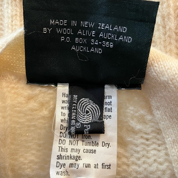 Vintage Chunky Pure Wool Sweater Cardigan Leather Buttons Made in New Zealand - Picture 6 of 8